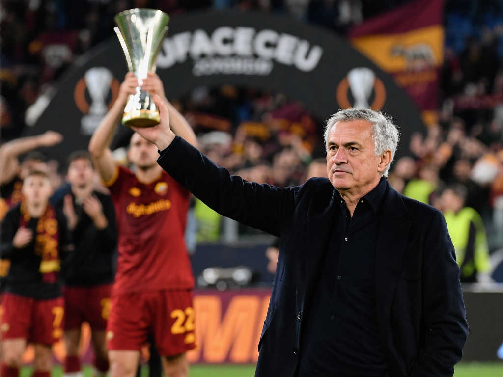 穆里尼奥面临下课危机！客场若输卡利亚里，罗马或将直接炒鱿鱼